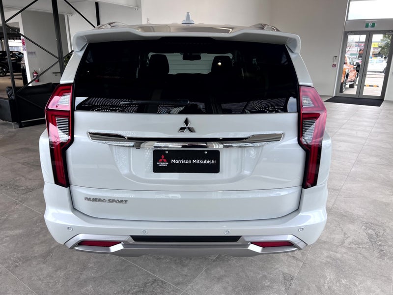 2026 Mitsubishi Pajero Sport 2.4D VRX 4WD 8AT image 4