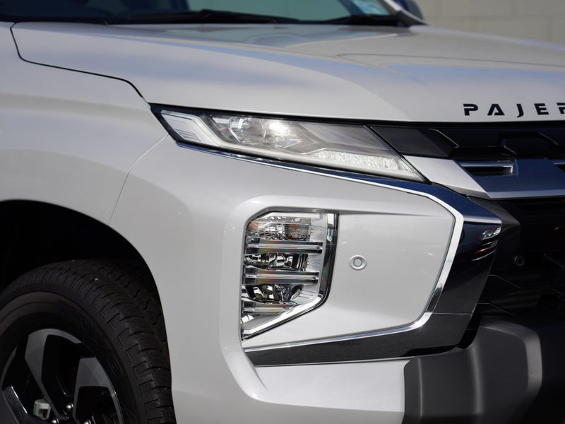 2026 Mitsubishi Pajero Sport 2.4D VRX 4WD 8AT image 3