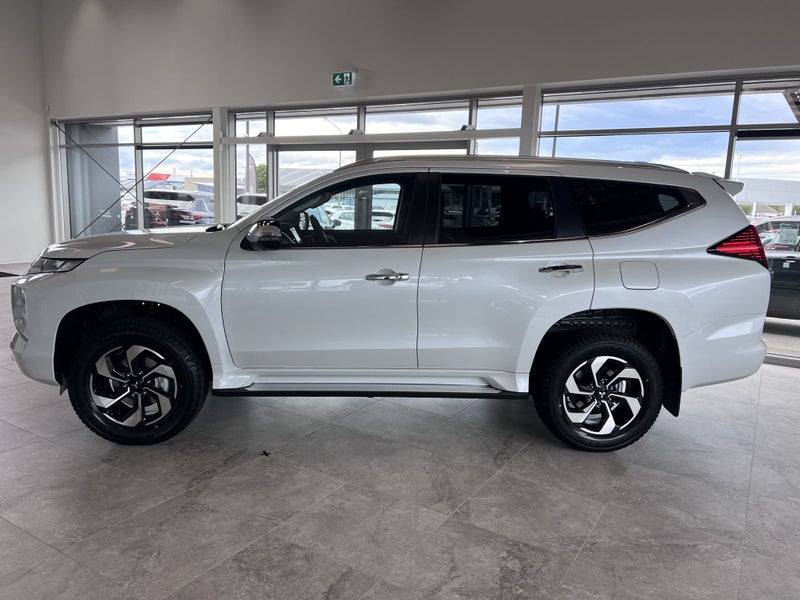 2026 Mitsubishi Pajero Sport 2.4D VRX 4WD 8AT image 4