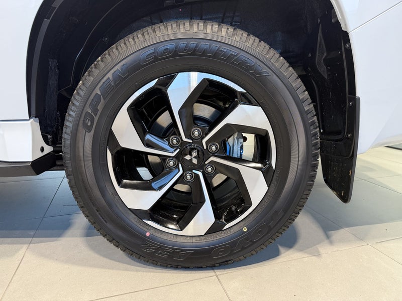 2026 Mitsubishi Pajero Sport 2.4D VRX 4WD 8AT image 3