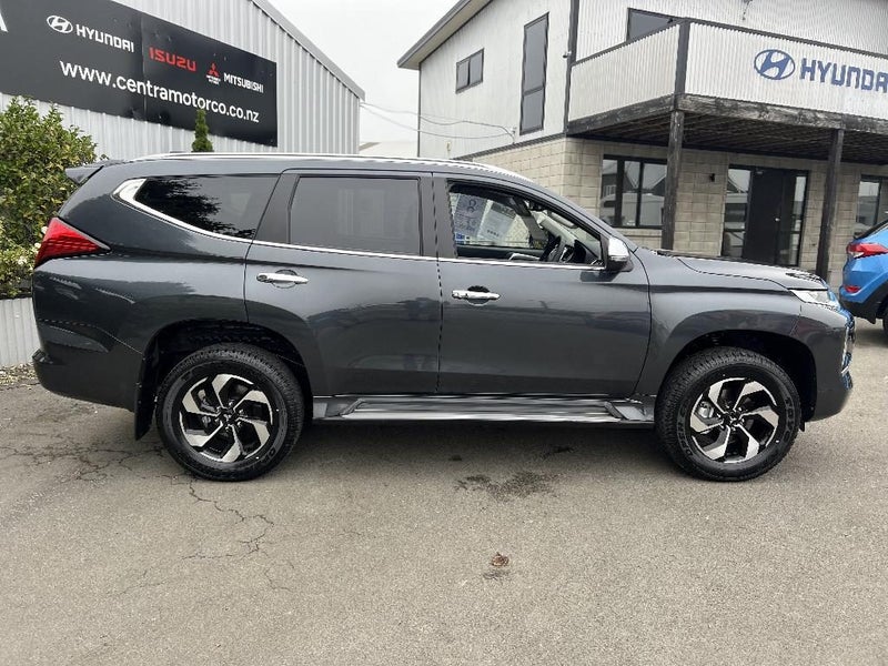 2026 Mitsubishi Pajero Sport 2.4D VRX 4WD 8AT image 3