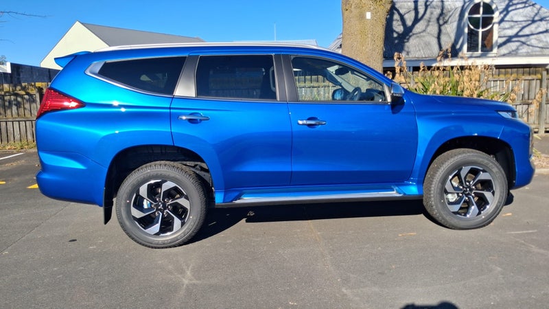 2026 Mitsubishi Pajero Sport 2.4D VRX 4WD 8AT image 3