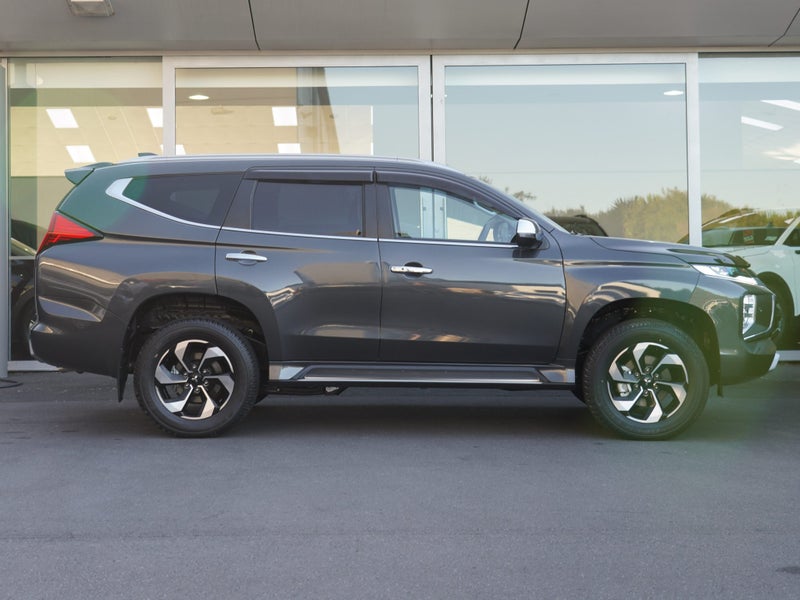 2026 Mitsubishi Pajero Sport 2.4D VRX 4WD 8AT image 3