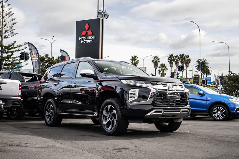 2026 Mitsubishi Pajero Sport VRX image 3
