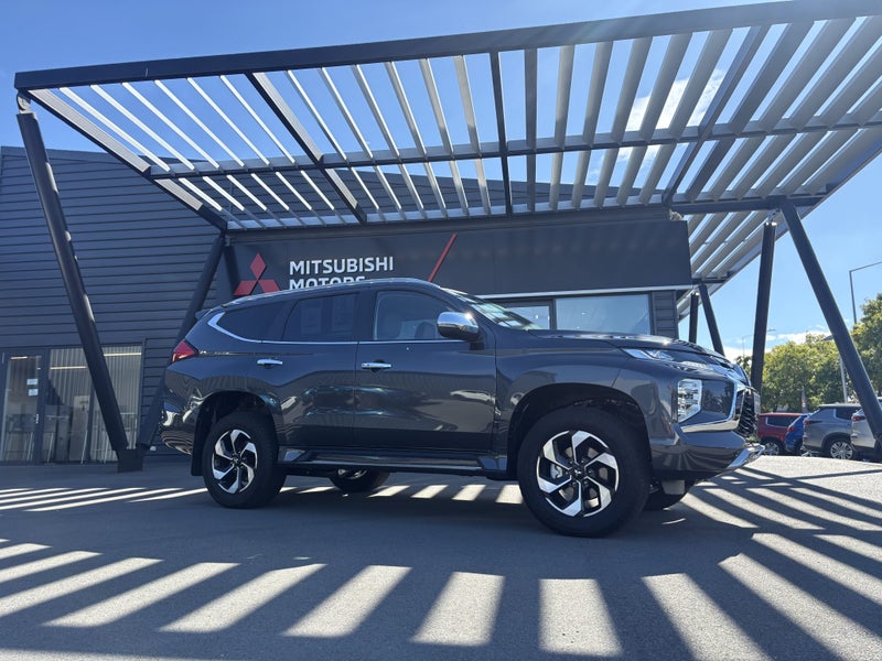 2026 Mitsubishi Pajero Sport VRX 4WD 2.4D image 2