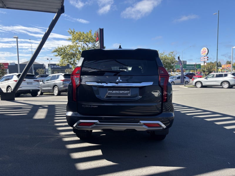 2026 Mitsubishi Pajero Sport VRX 4WD 2.4D image 4