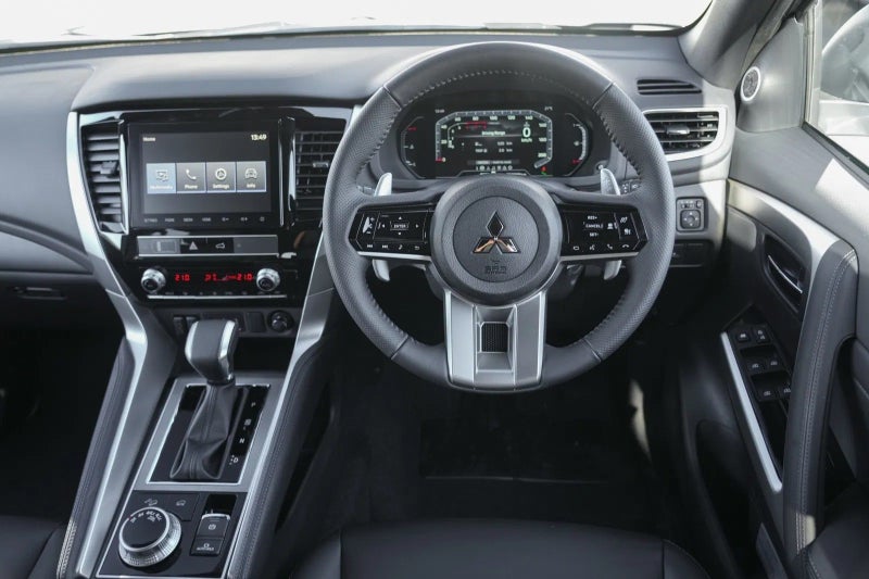 2026 Mitsubishi Pajero Sport VRX 4x4 auto image 4