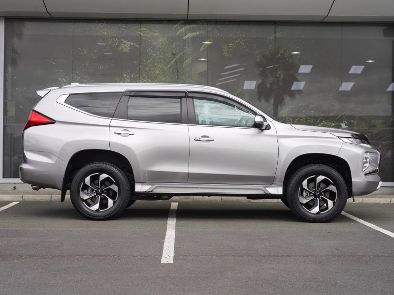 2026 Mitsubishi Pajero Sport VRX 4x4 auto image 2