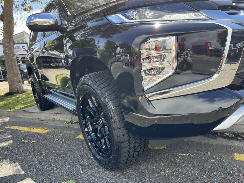 2026 Mitsubishi Pajero Sport VRX image 2