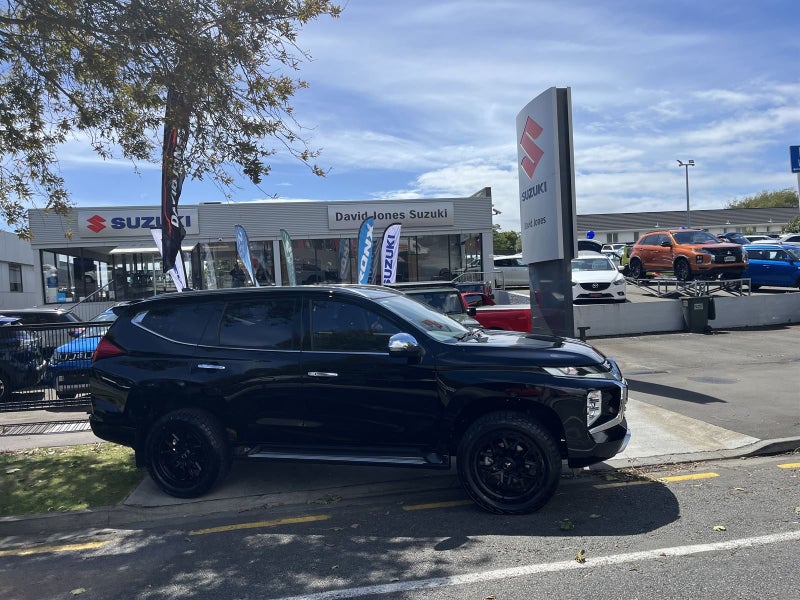 2026 Mitsubishi Pajero Sport VRX image 3