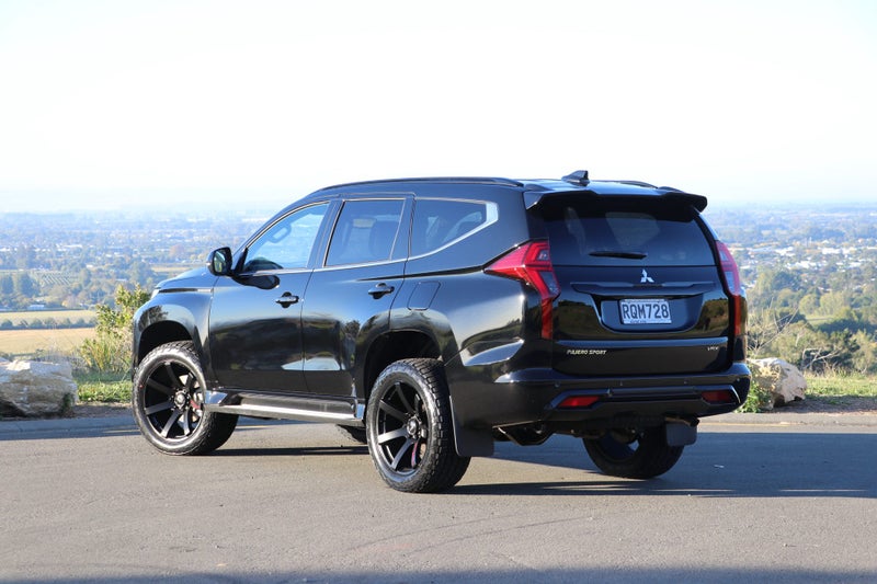 2026 Mitsubishi Pajero Sport VRX Black Edition 4WD image 2