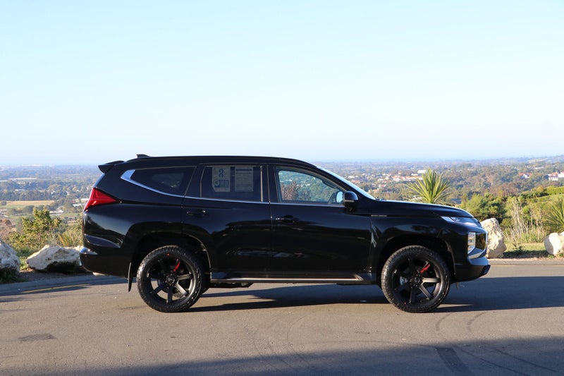 2026 Mitsubishi Pajero Sport VRX Black Edition 4WD image 3
