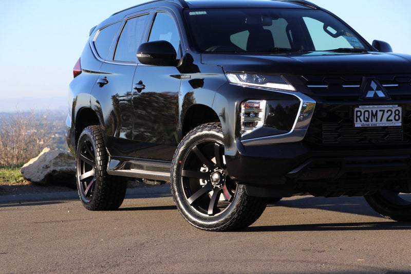 2026 Mitsubishi Pajero Sport VRX Black Edition 4WD image 5