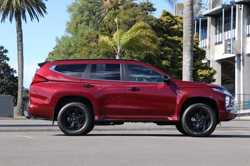 2026 Mitsubishi Pajero Sport VRX Black Edition... image 3