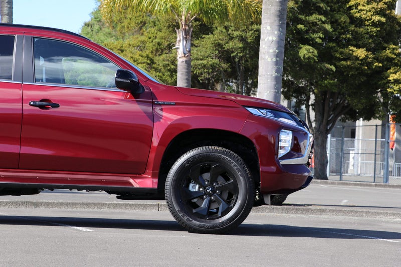 2026 Mitsubishi Pajero Sport VRX Black Edition... image 4