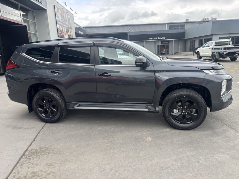 2026 Mitsubishi Pajero Sport VRXB 4WD image 2