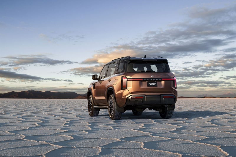 2026 Mitsubishi Pajero VRX image 3