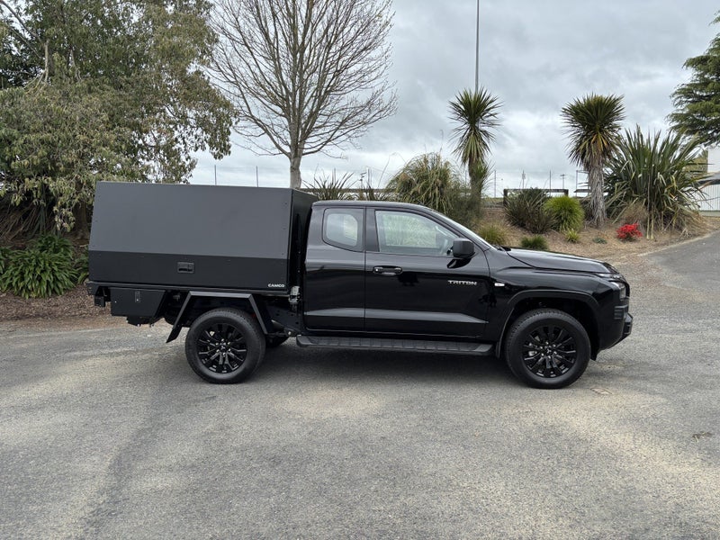 2026 Mitsubishi Triton CC C GLX 4WD 6AT 2.4 4X4... image 3