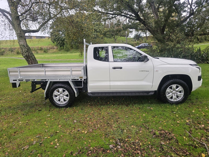 2026 Mitsubishi Triton CC C GLX 4WD 6AT 2.4 image 2