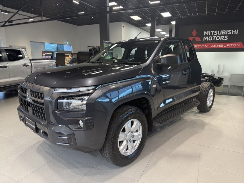 2026 Mitsubishi Triton CC CH 2.4D GLX 4WD 6AT image 3