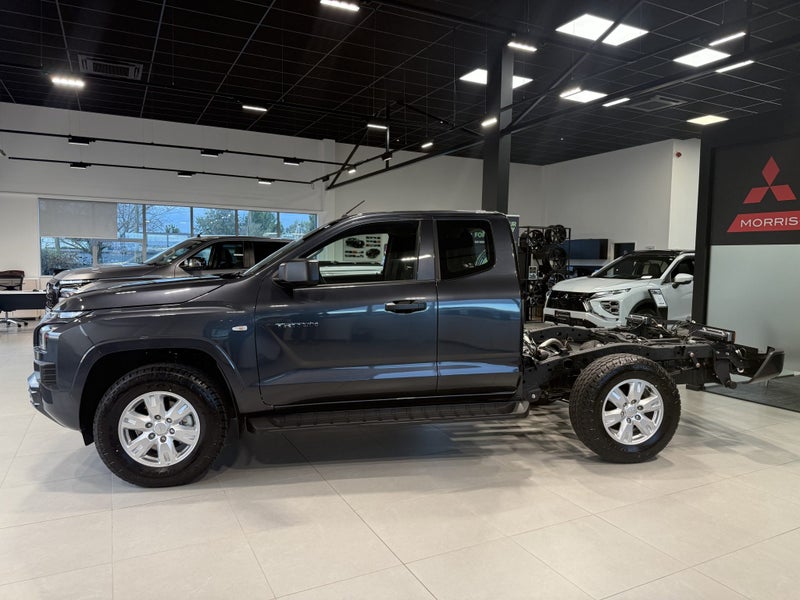 2026 Mitsubishi Triton CC CH 2.4D GLX 4WD 6AT image 4