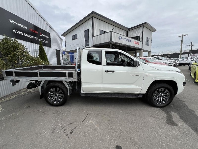 2026 Mitsubishi Triton CC CH 2.4D GLX 4WD 6AT image 3