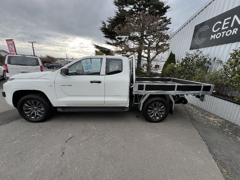2026 Mitsubishi Triton CC CH 2.4D GLX 4WD 6AT image 4