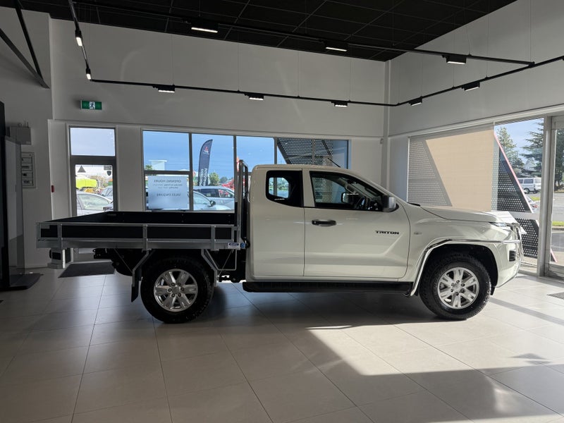 2026 Mitsubishi Triton CC CH 2.4D GLX 4WD 6AT image 2