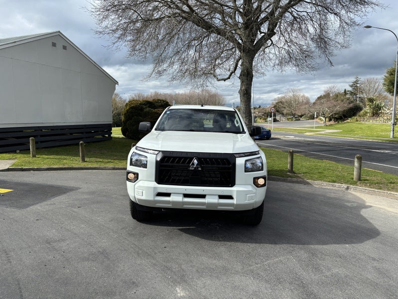 2026 Mitsubishi Triton CC CHASSIS GLX 4WD 6AT 2... image 2