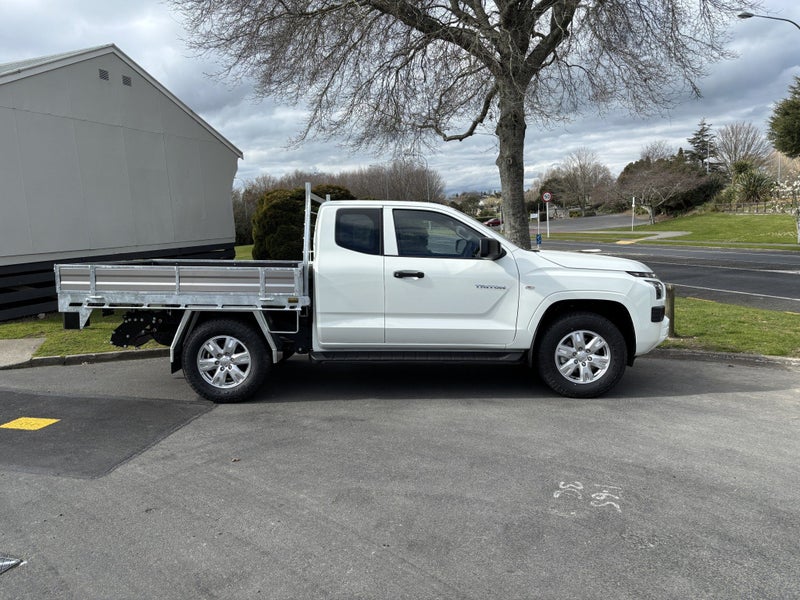 2026 Mitsubishi Triton CC CHASSIS GLX 4WD 6AT 2... image 3
