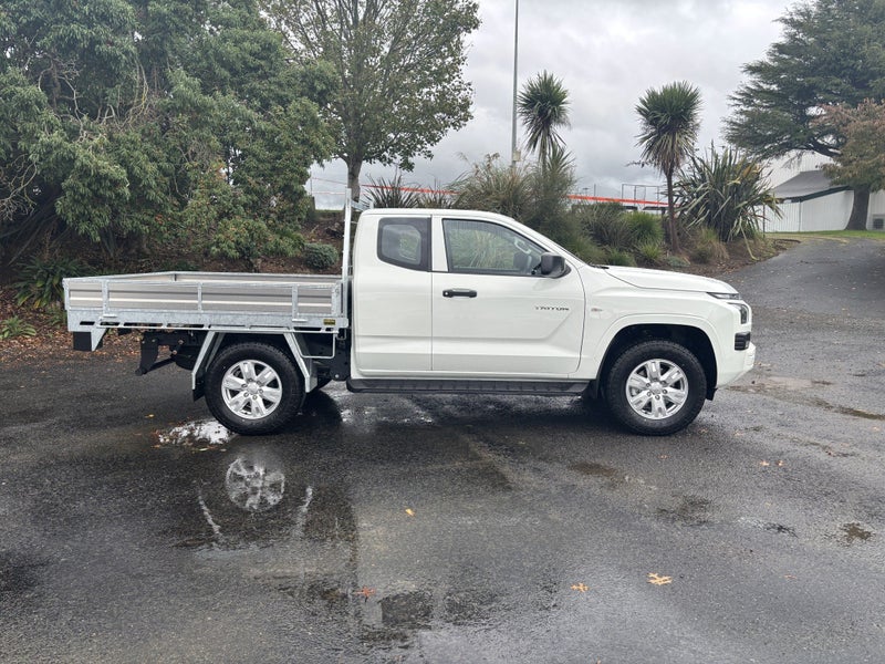 2026 Mitsubishi Triton CC CHASSIS GLX 4WD 6AT 2... image 3