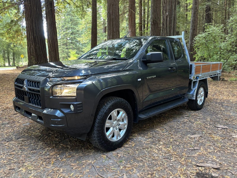 2026 Mitsubishi Triton CC GLX 4WD image 3