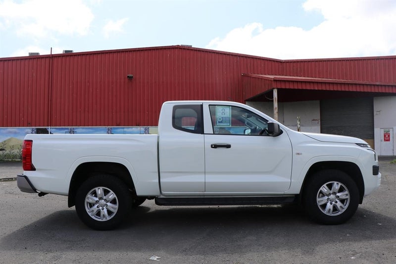 2026 Mitsubishi Triton CC GLX 4WD 6AT 2.4DT image 4