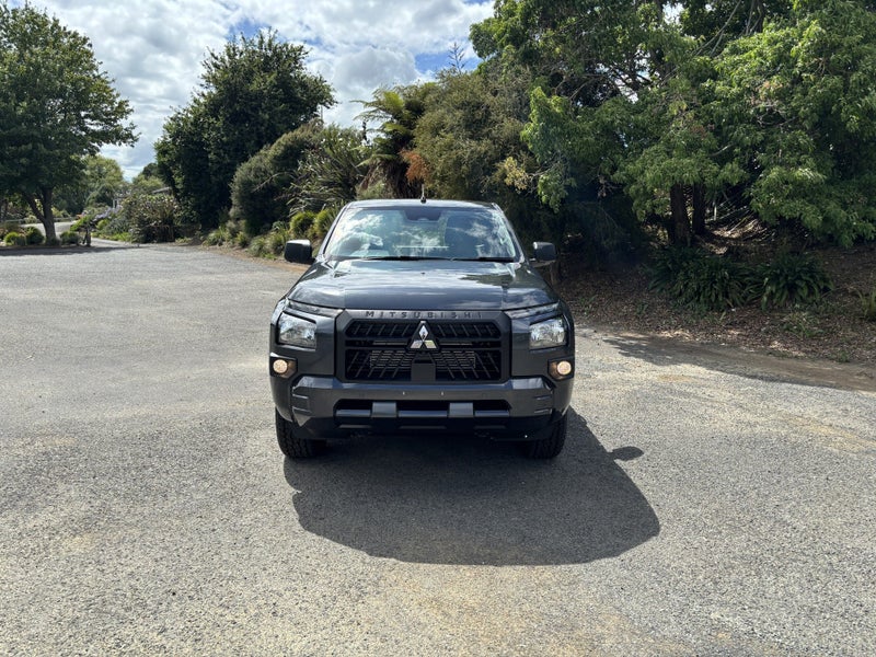 2026 Mitsubishi Triton CC GLX 4WD 6AT 2.4DT AUT... image 2