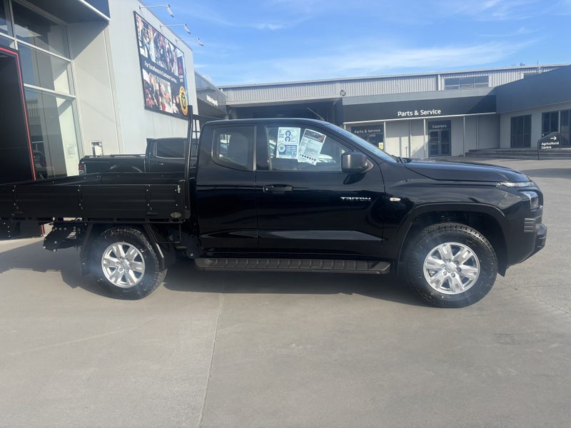 2026 Mitsubishi Triton CC GLX 4WD F/D image 2
