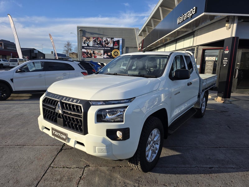 2026 Mitsubishi Triton Club Cab Chassis GLX 4WD... image 3
