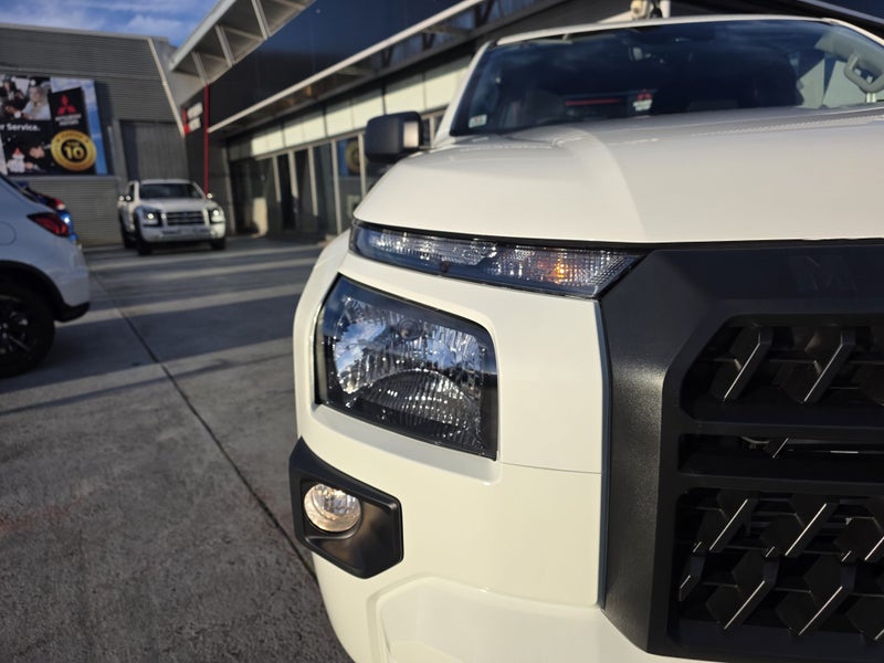 2026 Mitsubishi Triton Club Cab Chassis GLX 4WD... image 4