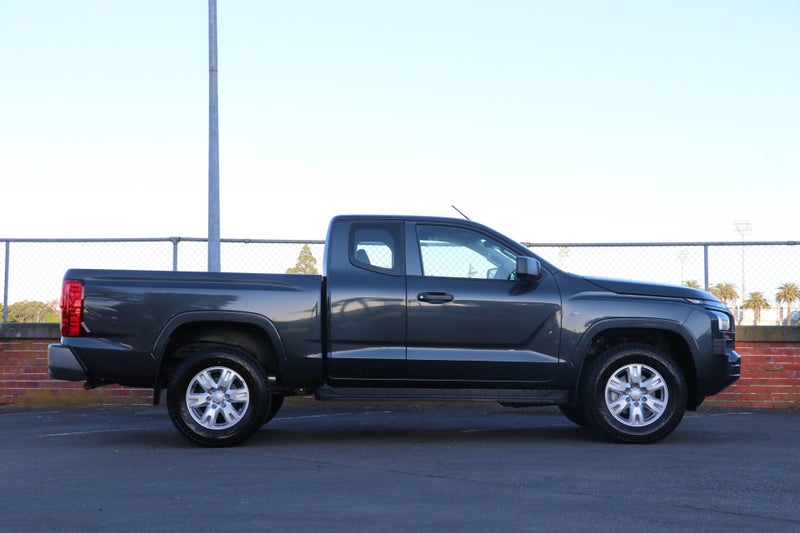 2026 Mitsubishi Triton Club Cab GLX 4WD 6AT image 3