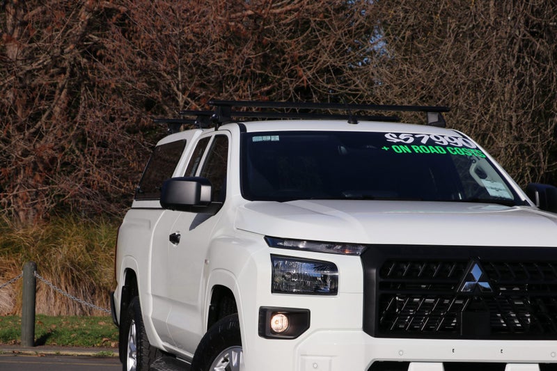 2026 Mitsubishi Triton Club Cab GLX 4WD 6AT 2.4DT image 4