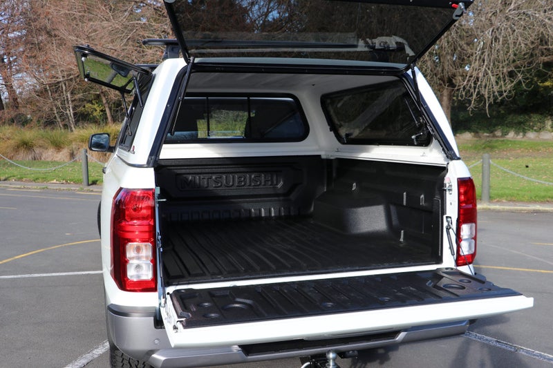 2026 Mitsubishi Triton Club Cab GLX 4WD 6AT 2.4DT image 4