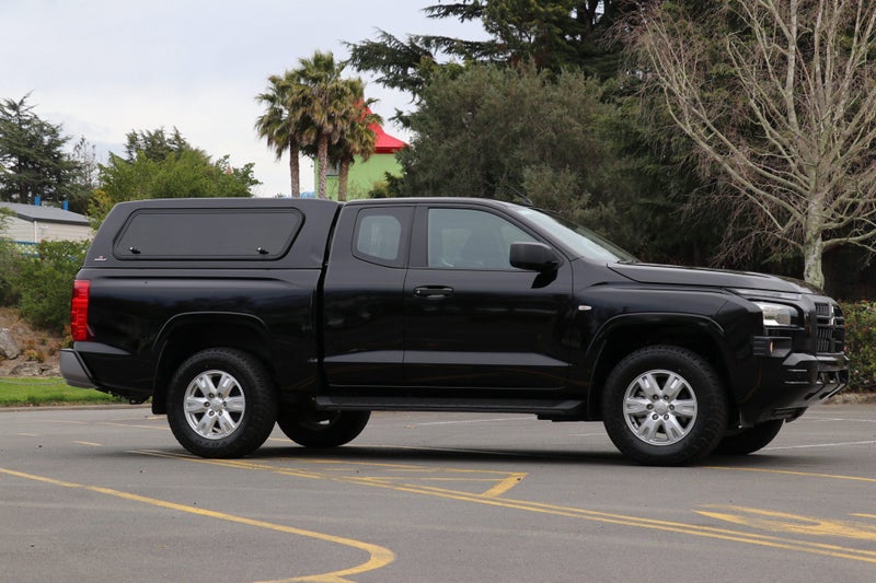 2026 Mitsubishi Triton Club Cab GLX 4WD 6AT 2.4DT image 3