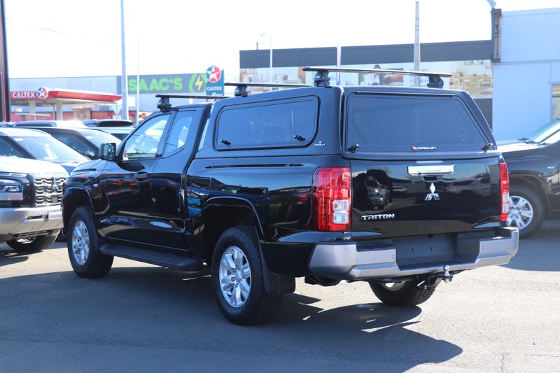 2026 Mitsubishi Triton Club Cab GLX 4WD 6AT 2.4DT image 2