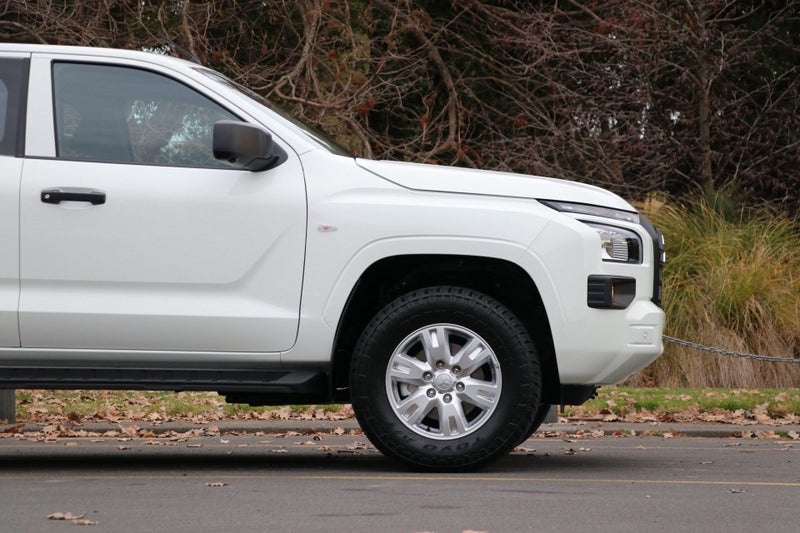 2026 Mitsubishi Triton Club Cab GLX 4WD 6AT 2.4DT image 4