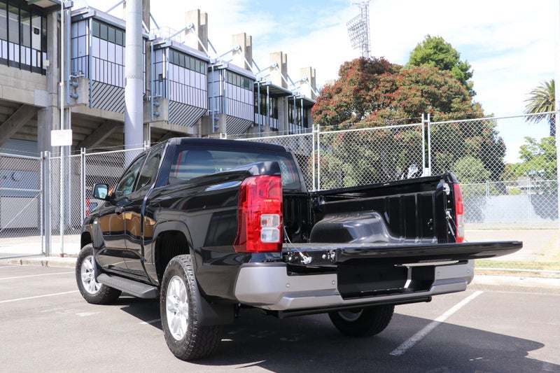 2026 Mitsubishi Triton Club Cab GLX 4WD 6AT image 4