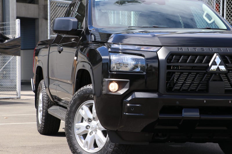 2026 Mitsubishi Triton Club Cab GLX 4WD 6AT image 5