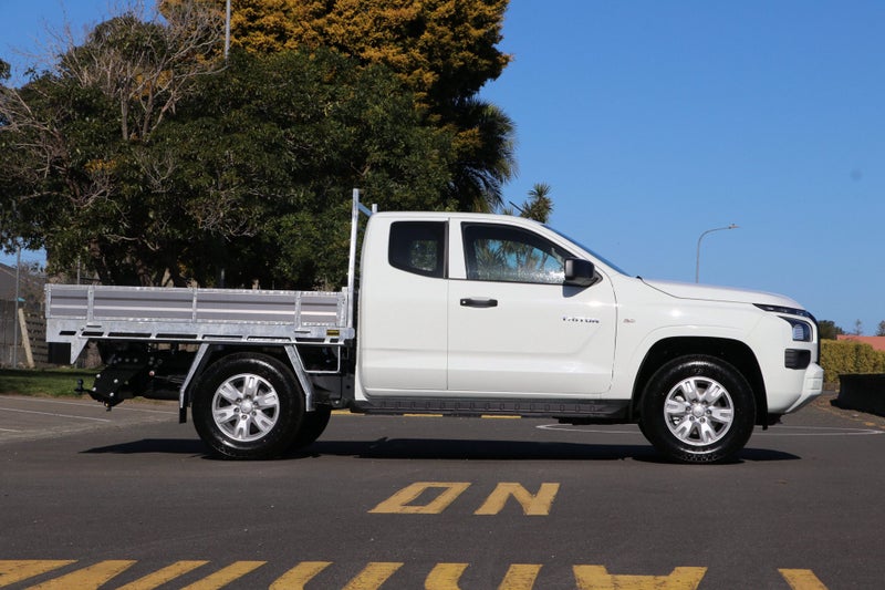 2026 Mitsubishi Triton Club Cab GLX Flat Deck 4WD image 3