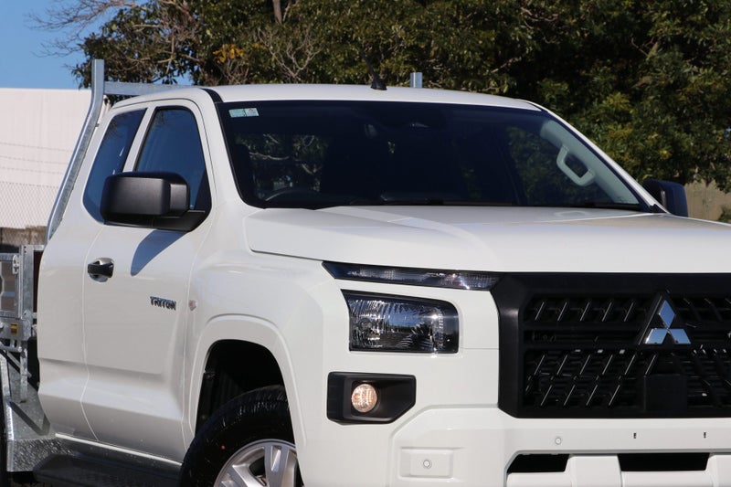 2026 Mitsubishi Triton Club Cab GLX Flat Deck 4WD image 4