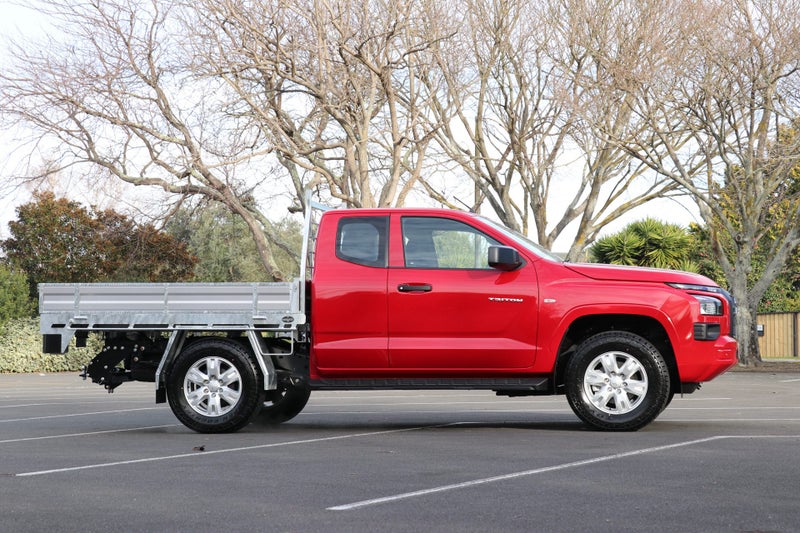 2026 Mitsubishi Triton Club Cab GLX Flat Deck 4WD image 3