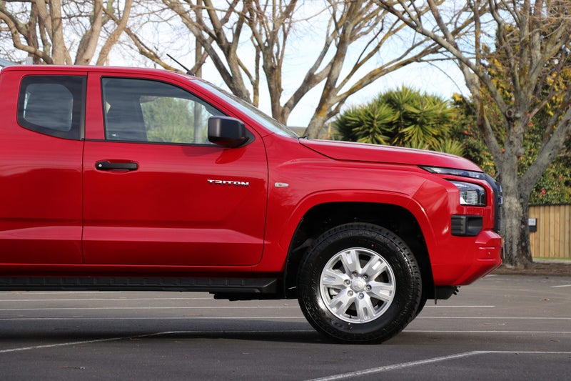 2026 Mitsubishi Triton Club Cab GLX Flat Deck 4WD image 4