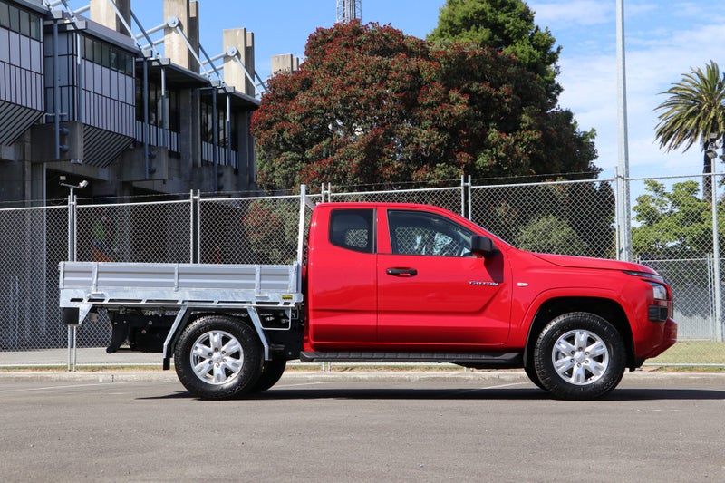 2026 Mitsubishi Triton Club Cab GLX Flat Deck 4WD image 3